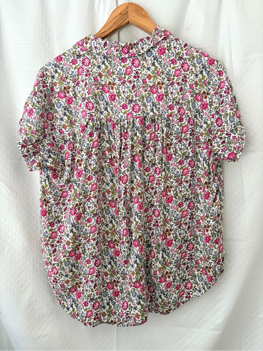 Jane and Delancey Pink Multi Floral Button-Front Short Sleeve Shirt - Picture 2 of 8